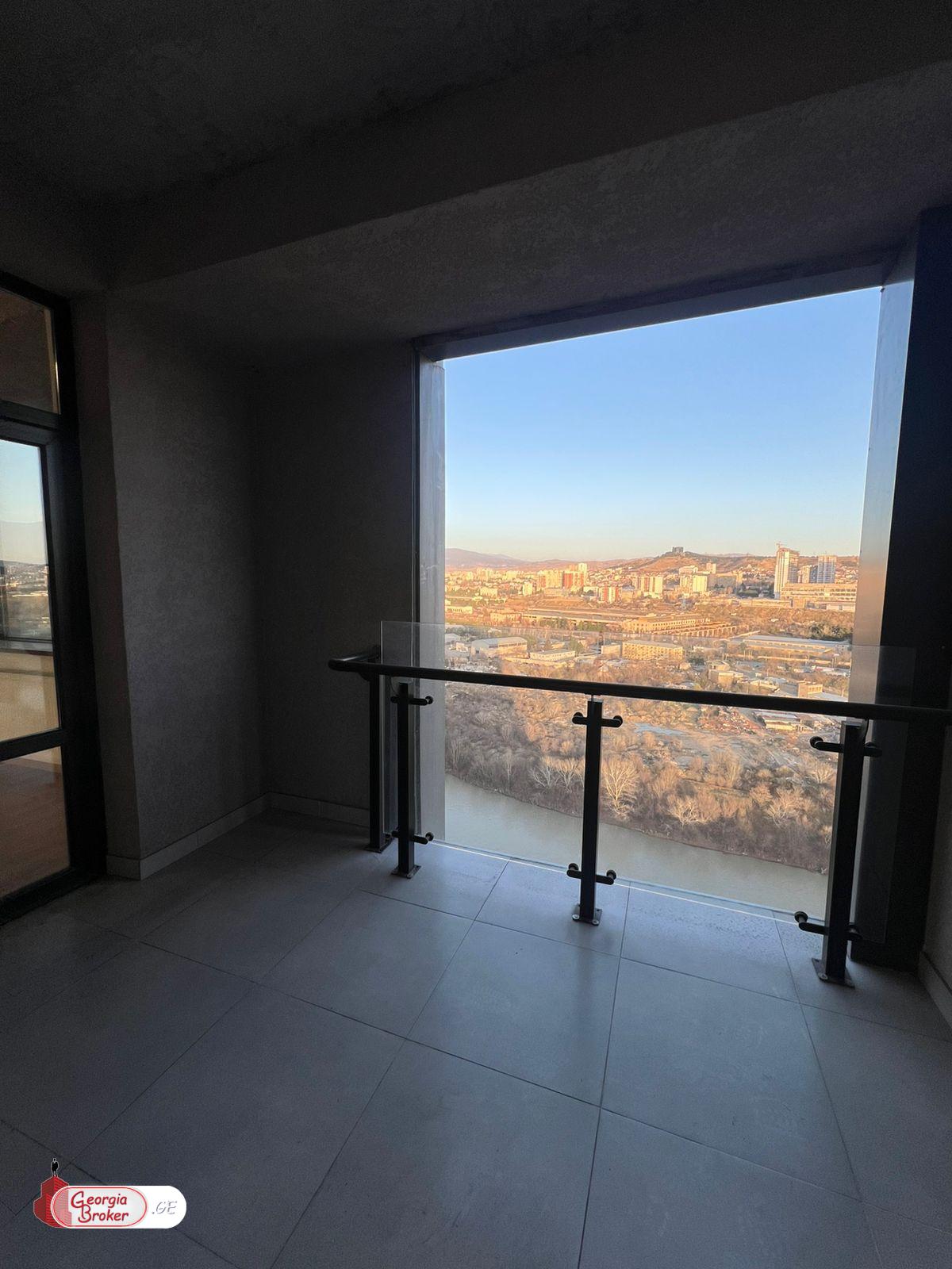 продается квартира с новым ремонтом 6-комнат